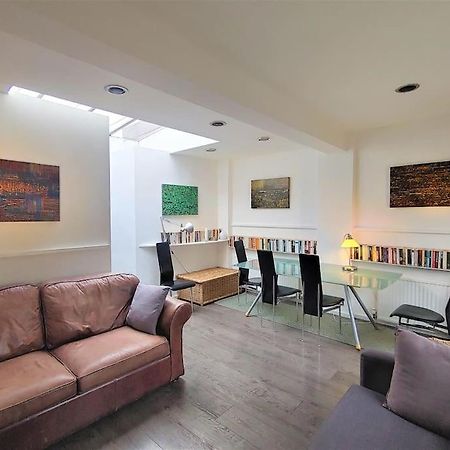 Stylish Apartment Near Carnaby Street, Sleeps 4. Лондон Экстерьер фото