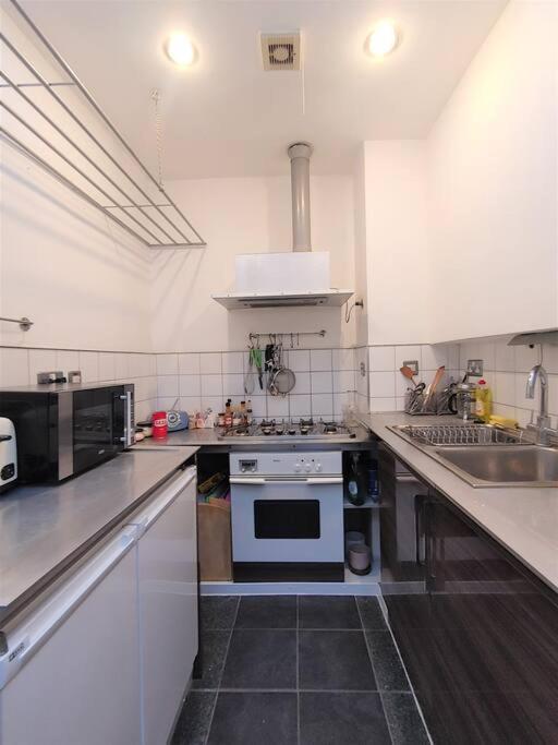 Stylish Apartment Near Carnaby Street, Sleeps 4. Лондон Экстерьер фото
