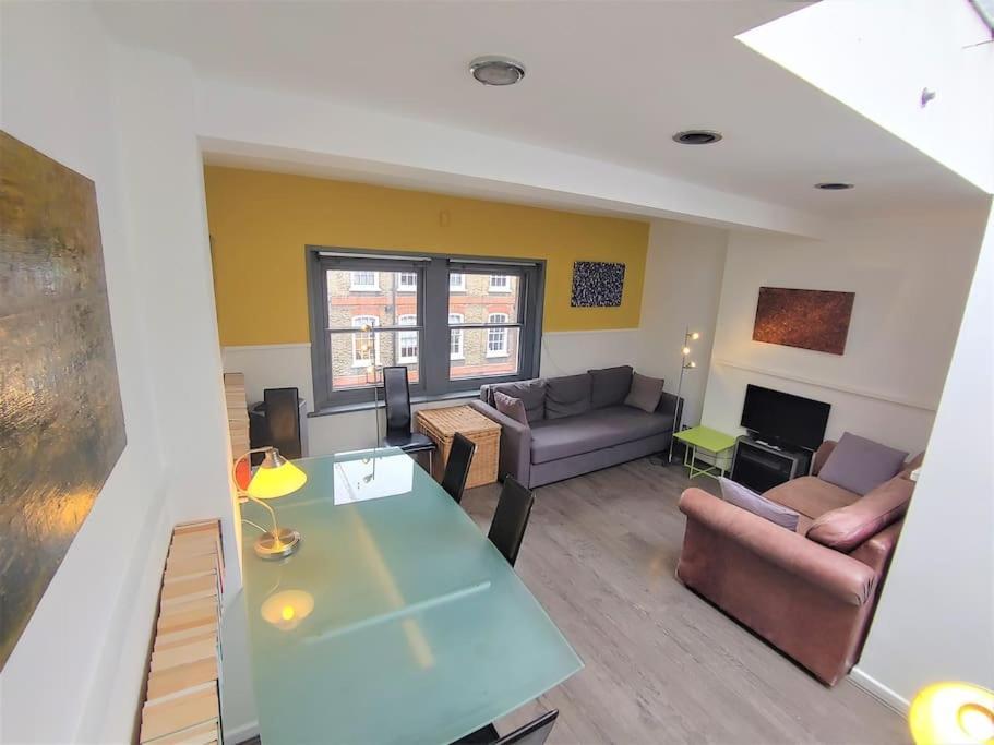 Stylish Apartment Near Carnaby Street, Sleeps 4. Лондон Экстерьер фото
