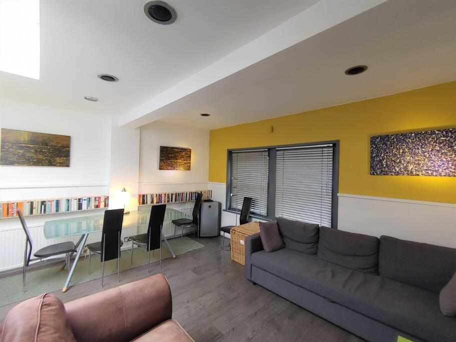 Stylish Apartment Near Carnaby Street, Sleeps 4. Лондон Экстерьер фото