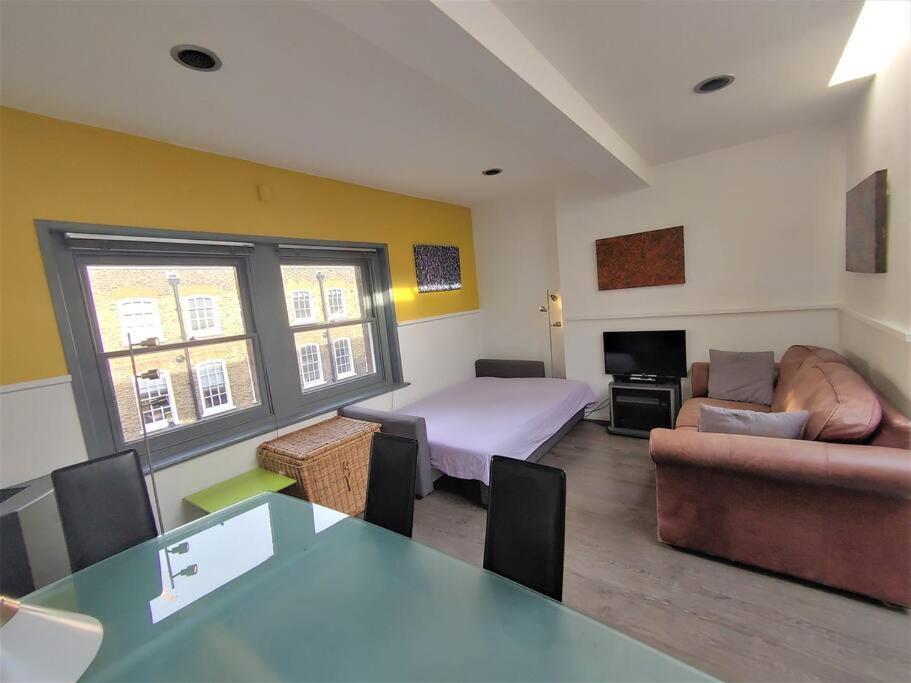 Stylish Apartment Near Carnaby Street, Sleeps 4. Лондон Экстерьер фото