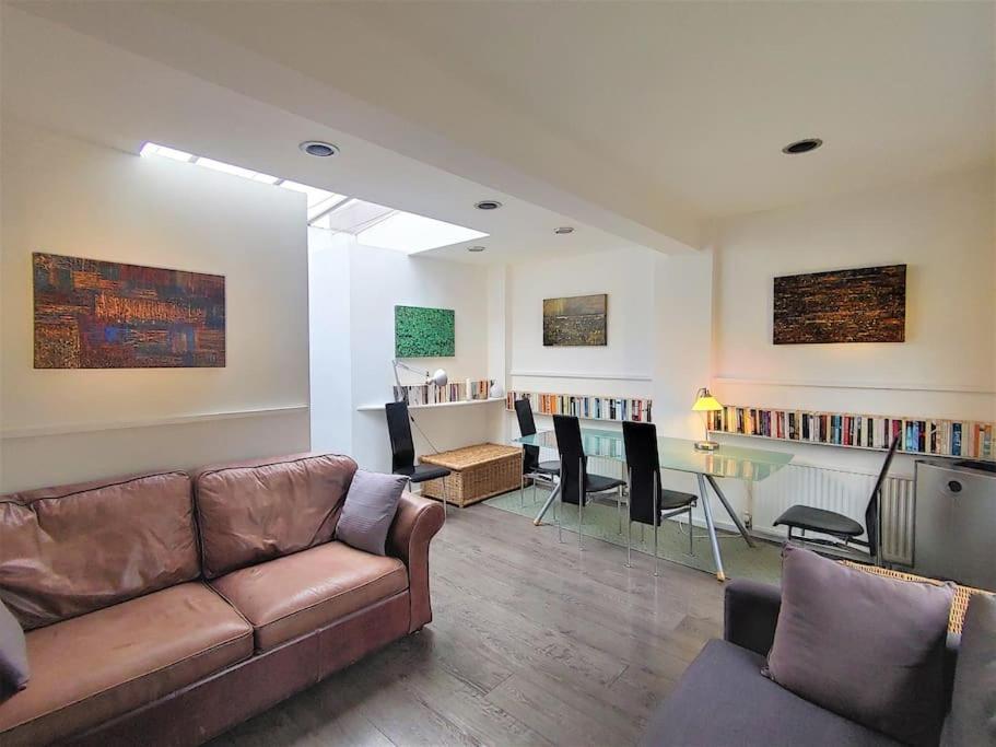 Stylish Apartment Near Carnaby Street, Sleeps 4. Лондон Экстерьер фото