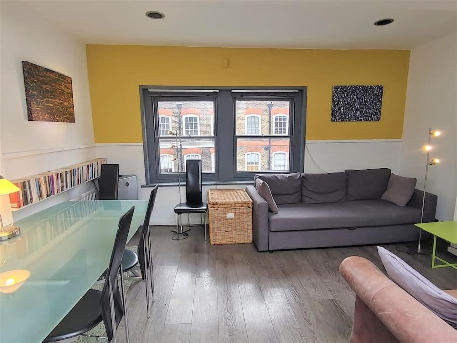 Stylish Apartment Near Carnaby Street, Sleeps 4. Лондон Экстерьер фото