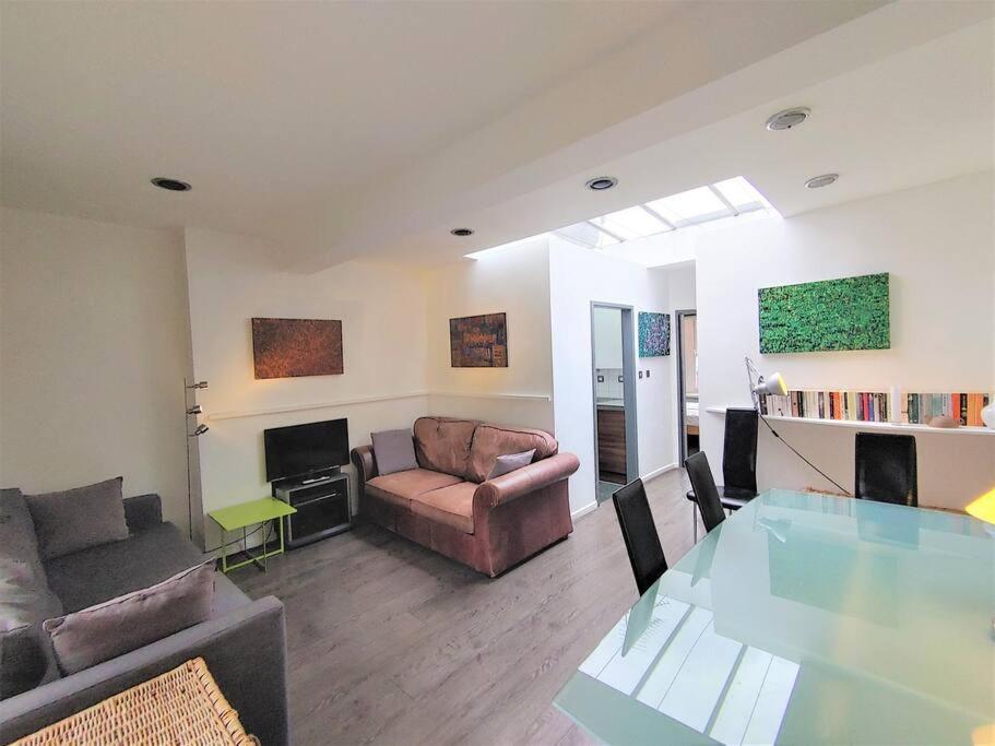 Stylish Apartment Near Carnaby Street, Sleeps 4. Лондон Экстерьер фото